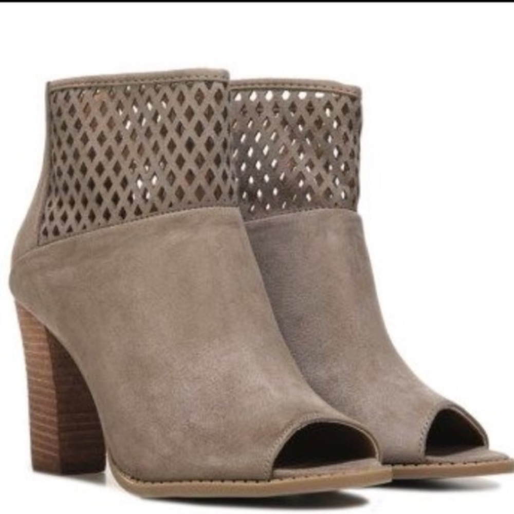 Report Rayce Neutral Open Toe Stack Heel Laser Cu… - image 1